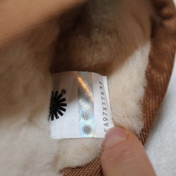 NIB UGG WOMEN'S SUEDE SHEARLING SLIP ON SLIPPERS - Picture 8 of 10